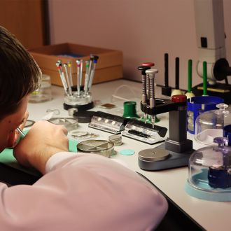 JuwelierJasper-ÜberUns-Uhrmacher-1080x1080px-1