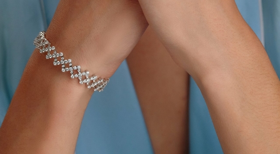 JuwelierJasper_SerafinoConsoli_Armschmuck_1280x1120px