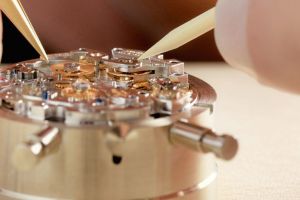 Zum Uhrenservice bei Juwelier Jasper in Erfurt