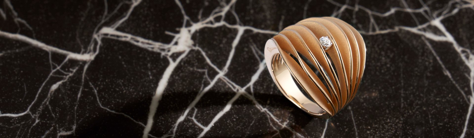 Velaa Banner Cammilli