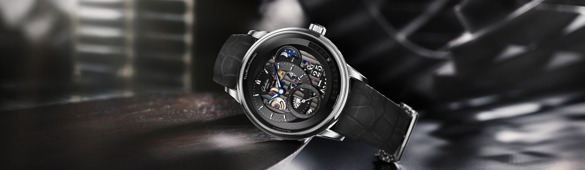 JuwelierJasper-GlashütteOriginal-PanoMaticCalender-42mm-3840x1120