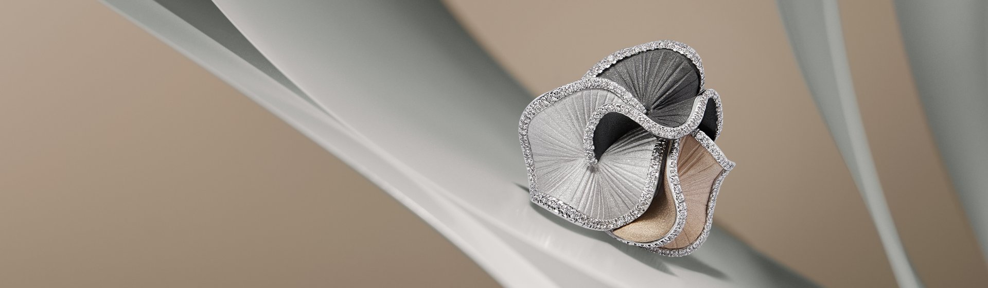 Sultana Banner Cammilli