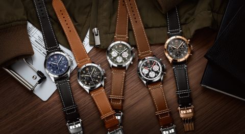 Slider Breitling Classic AVI Chronograph 42 mobile